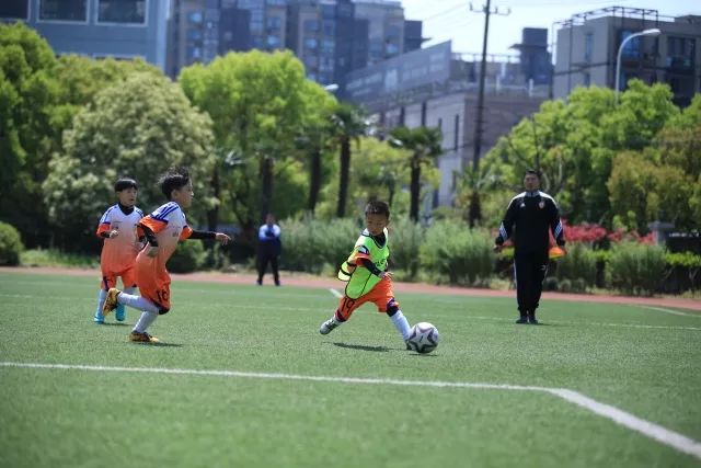 莫兰德15+14徐杰14分 广东6人上双大胜深圳